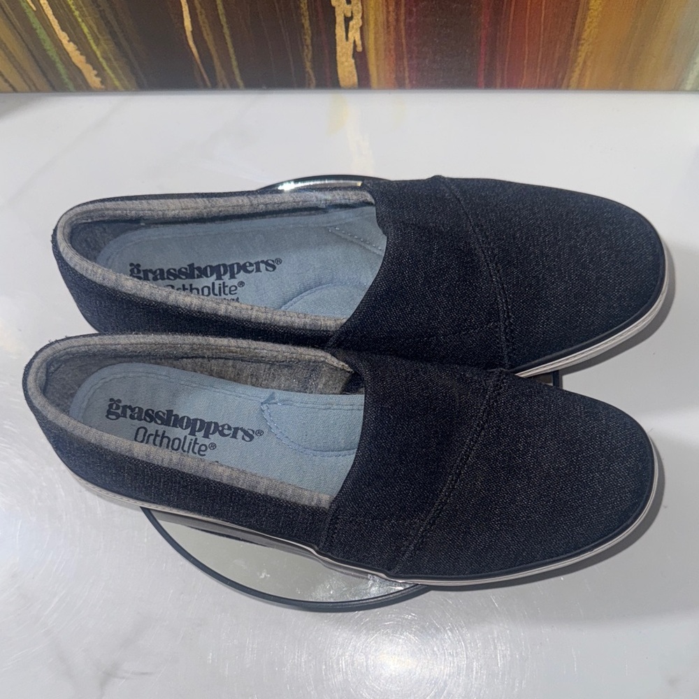 “SOLD” Grasshoppers Women's Navy Denim Siesta Slip-on Fashion Sneaker -Size 6M